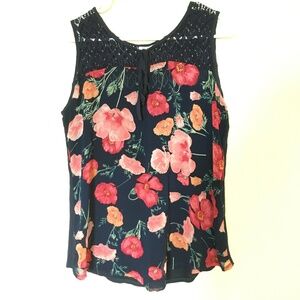 Carol Rose women's sleeveless floral blue top. Size L.